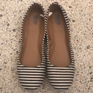 White and Black Flats